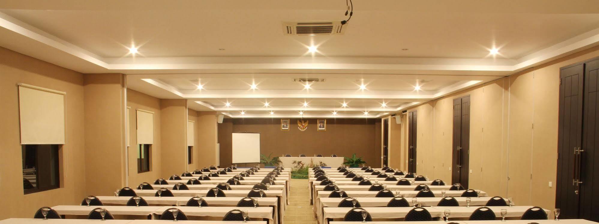El Hotel Malang Exterior photo